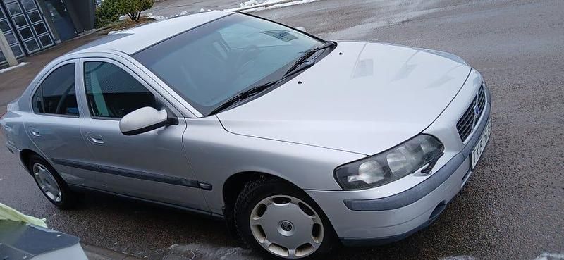Begagnad Volvo S60 140 HK (102 kW) 2003 Silver metallic Sedan