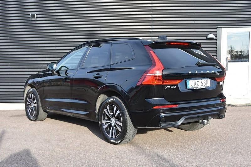 Begagnad Volvo XC60 R-Design 350 HK (257 kW) 2022 Svart SUV