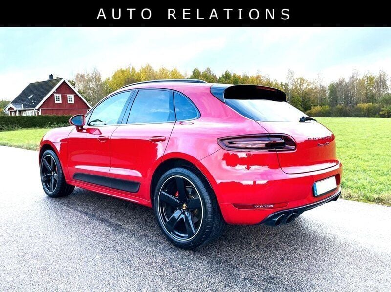 Begagnad Porsche Macan GTS 361 HK (265 kW) 2017 Röd carmine red SUV