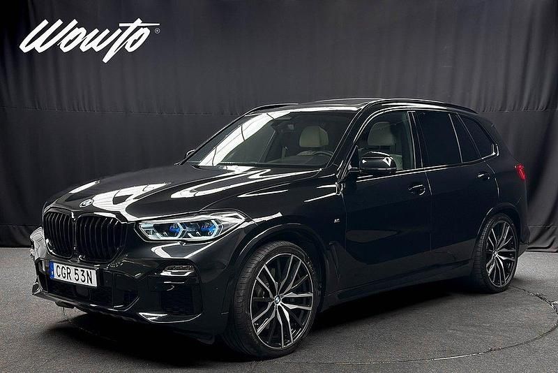 Svart Begagnad 2019 BMW X5 M Sport SUV | 619 800 kr (Marknadspris) - Bild 1/3