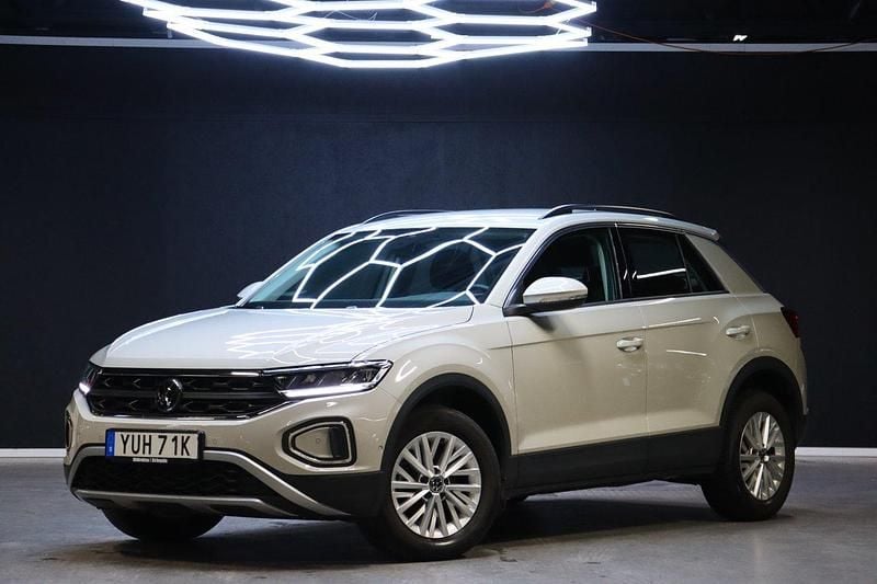 Grå Begagnad 2022 VW T-Roc SUV | 259 900 kr (Marknadspris) - Bild 1/4