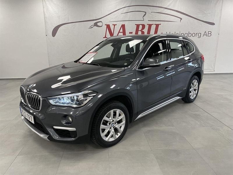 Grå Begagnad 2018 BMW X1 xLine SUV | 239 900 kr (Marknadspris) - Bild 1/4