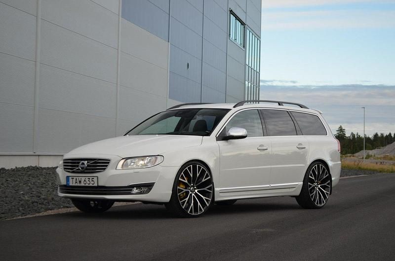 Vit Begagnad 2015 Volvo V70 Momentum Kombi | 228 000 kr - Bild 1/4