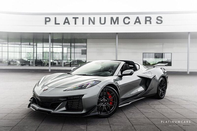 Grå (hypersonic grå metallic) Ny 2024 Chevrolet Corvette Sportkupé | 2 649 000 kr - Bild 1/4