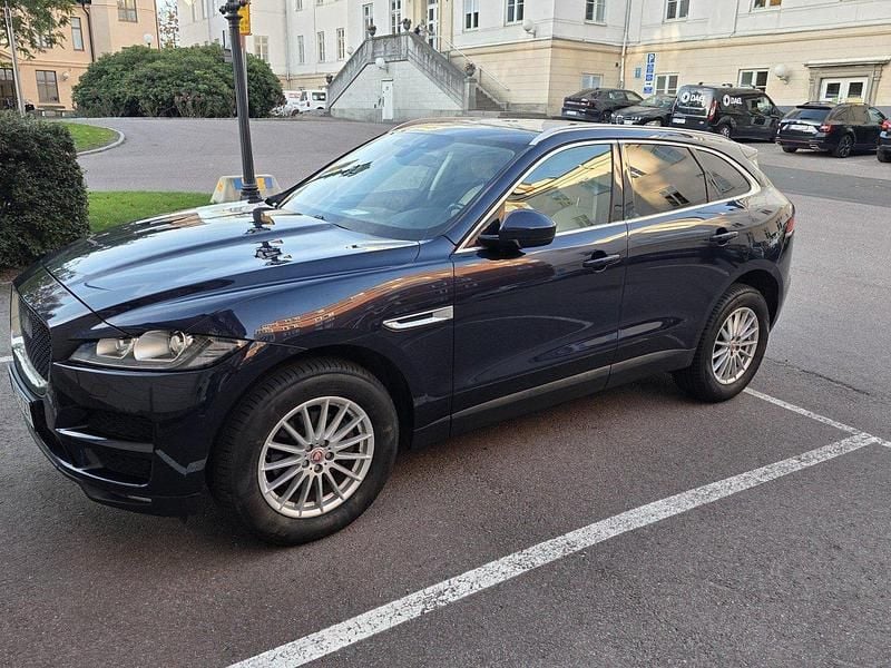 Blå Begagnad 2019 Jaguar F-Pace SUV | 220 000 kr (Marknadspris) - Bild 1/4