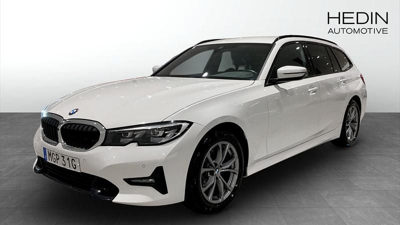 Vit Begagnad 2020 BMW 320 Kombi | 264 900 kr (Bra pris) - Bild 1/4