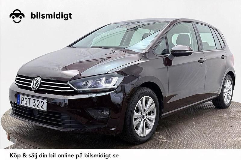 Mörkröd Begagnad 2017 VW Golf VII Halvkombi | 129 800 kr (Marknadspris) - Bild 1/3