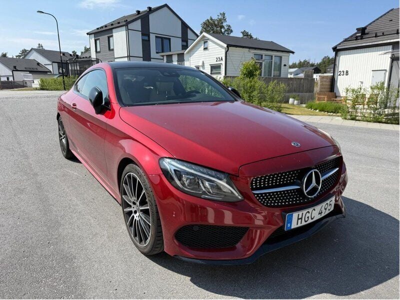 Röd Begagnad 2018 Mercedes C250 AMG line Sportkupé | 349 000 kr (Dyr) - Bild 1/4
