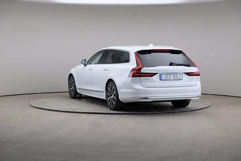 Begagnad Volvo V90 Momentum 253 HK (186 kW) 2020 Vit Kombi