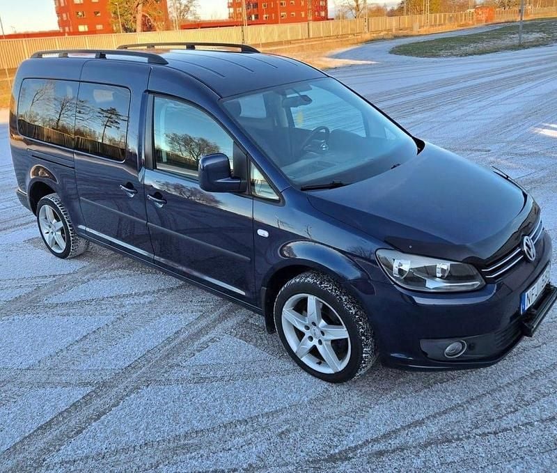 Mörkblå Begagnad 2012 VW Caddy Minibuss | 105 000 kr (Dyr) - Bild 1/4