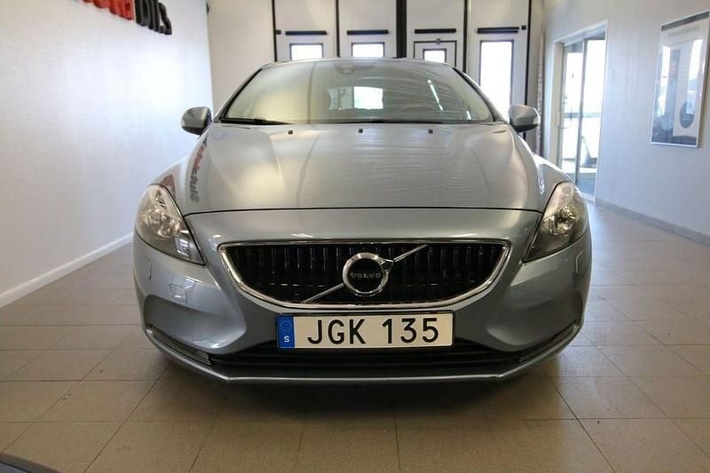 Begagnad Volvo V40 120 HK (88 kW) 2016 Ljusblå Kombi