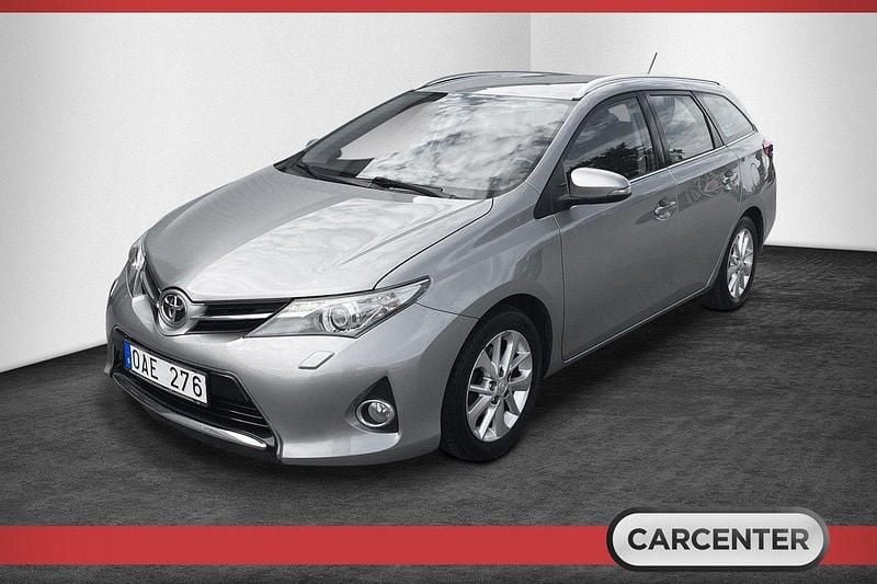 Ljusgrå Begagnad 2013 Toyota Auris Touring Sports Kombi | 144 500 kr (Lite dyr) - Bild 1/4