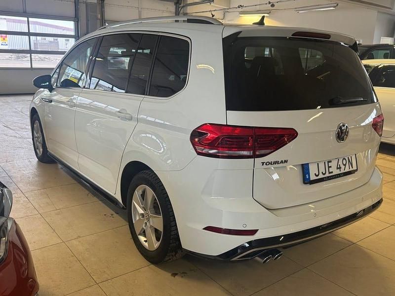 Begagnad VW Touran R-line 150 HK (110 kW) 2020 Vit Minibuss
