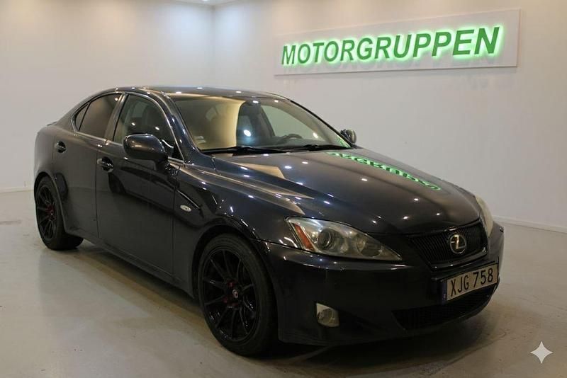 Mörkgrå (grå) Begagnad 2005 Lexus IS250 Sedan | 64 900 kr (Marknadspris) - Bild 1/4