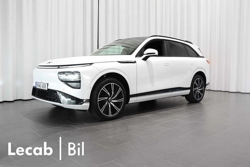 Vit (arctic white) Begagnad 2024 XPENG G9 AWD Performance SUV | 754 900 kr (Bra pris) - Bild 1/4