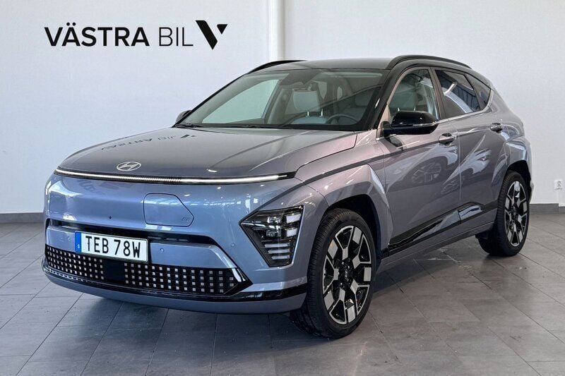 Blå Begagnad 2023 Hyundai Kona Advanced SUV | 474 900 kr (Marknadspris) - Bild 1/4