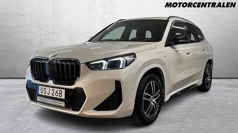 Vit Begagnad 2024 BMW X1 Shadowline SUV | 499 000 kr (Lite dyr) - Bild 1/4