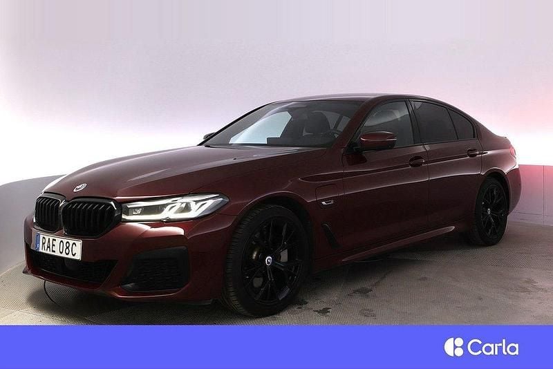 Jet black Begagnad 2022 BMW 530e M Sport Sedan | 484 900 kr (Dyr) - Bild 1/4
