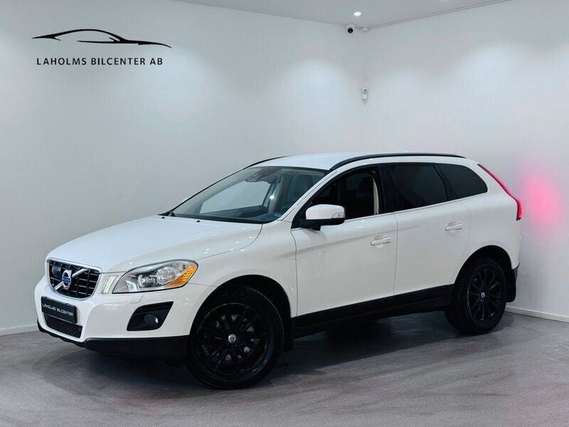 Vit Begagnad 2010 Volvo XC60 Momentum SUV | 94 900 kr (Marknadspris) - Bild 1/4