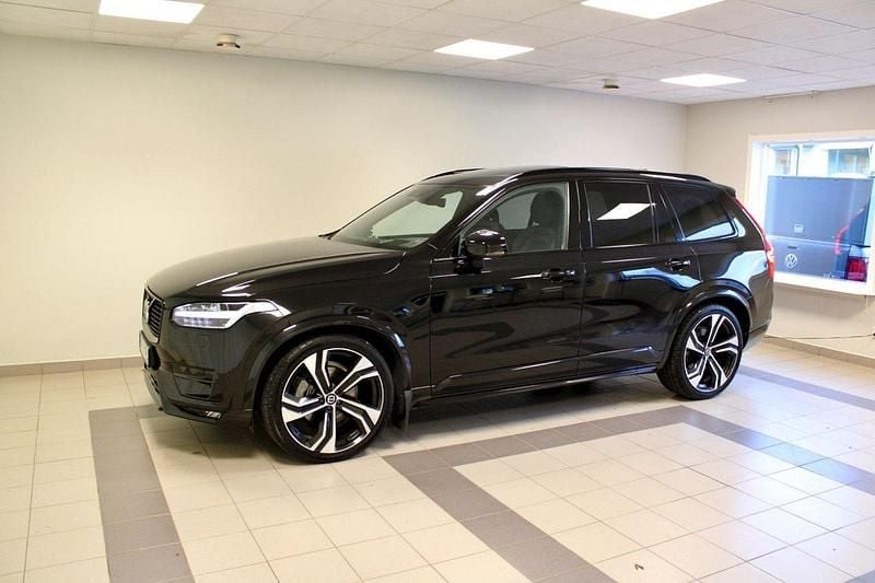 Svart Begagnad 2022 Volvo XC90 R-Design Pro SUV | 619 900 kr (Marknadspris) - Bild 1/4