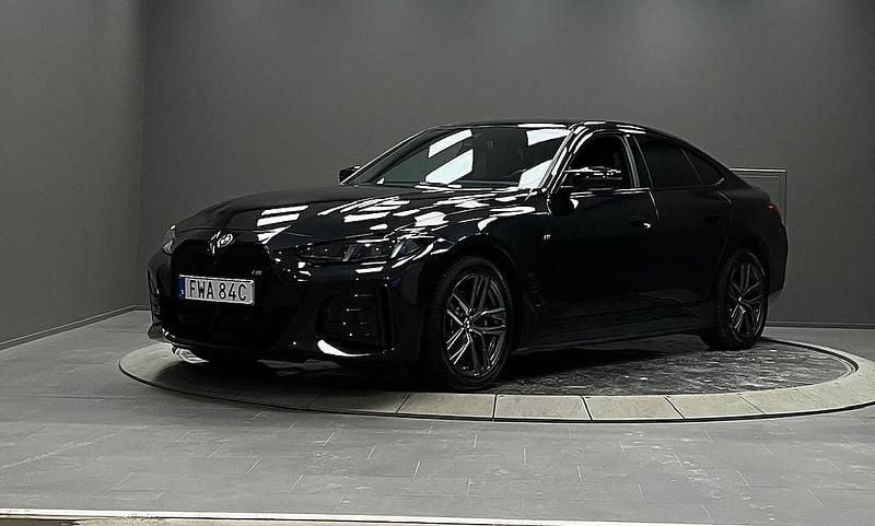 Begagnad BMW i4 M Sport 442 kW (601 HK) 2025 Svart Sedan