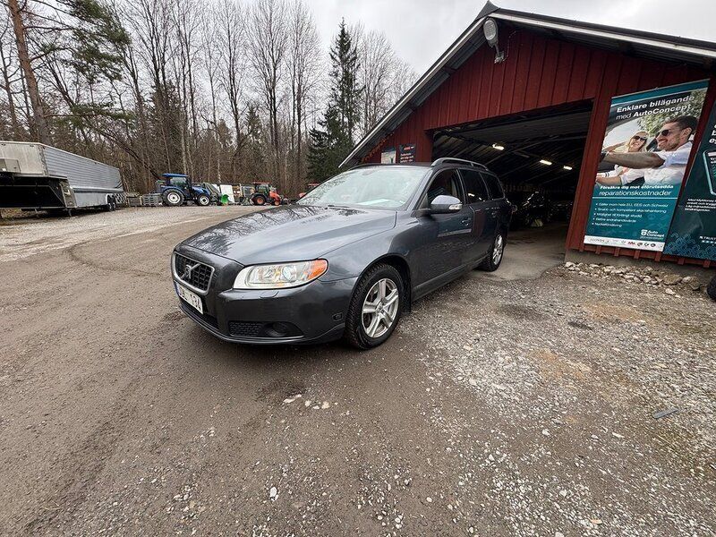 Grå Begagnad 2008 Volvo V70 Momentum Kombi | 59 900 kr (Bra pris) - Bild 1/4