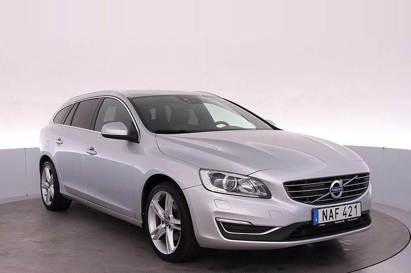 Silver Begagnad 2018 Volvo V60 Summum Kombi | 225 000 kr (Superpris) - Bild 1/4