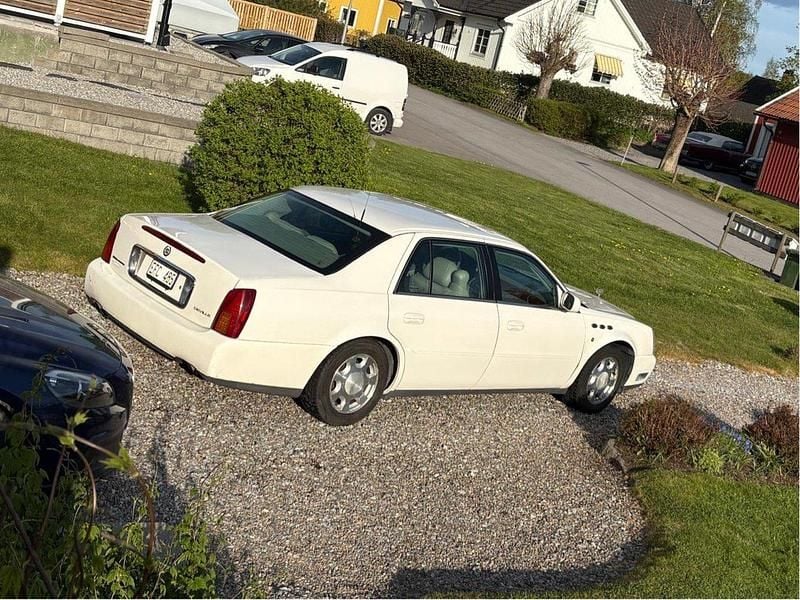Vit Begagnad 2001 Cadillac Deville Sedan | 39 000 kr - Bild 1/4
