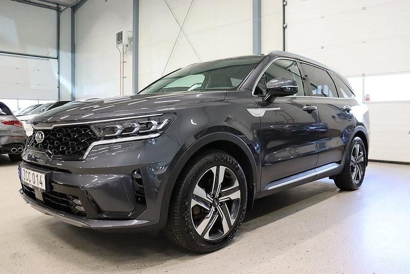 Grå Begagnad 2021 Kia Sorento Advance SUV | 394 800 kr (Superpris) - Bild 1/4