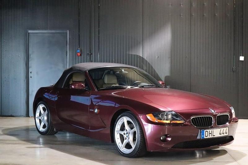 Begagnad BMW Z4 192 HK (141 kW) 2003 Mörkröd Cab