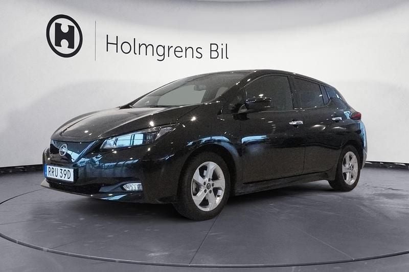 Svart Begagnad 2021 Nissan Leaf Tekna Halvkombi | 209 900 kr (Marknadspris) - Bild 1/4