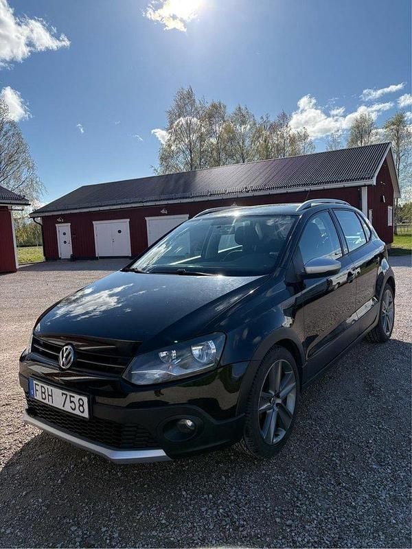Svart Begagnad 2010 VW Polo Cross Halvkombi | 51 000 kr - Bild 1/4