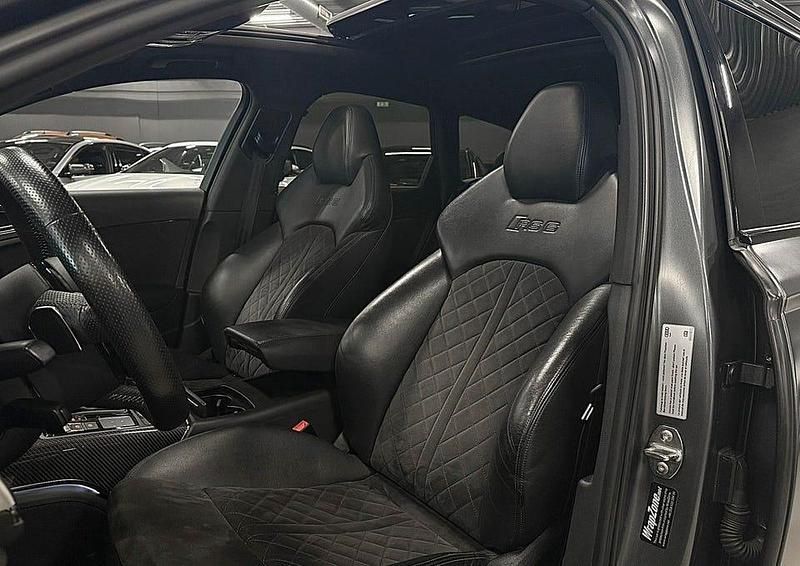 Begagnad Audi RS6 561 HK (412 kW) 2014 Grå (grå metallic) Kombi