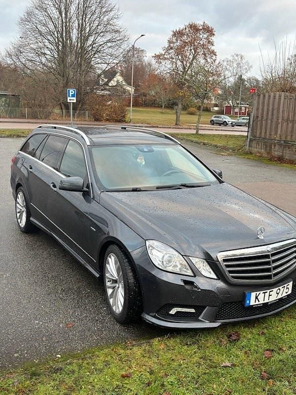 Grå Begagnad 2010 Mercedes E220 AMG Kombi | 70 000 kr - Bild 1/4