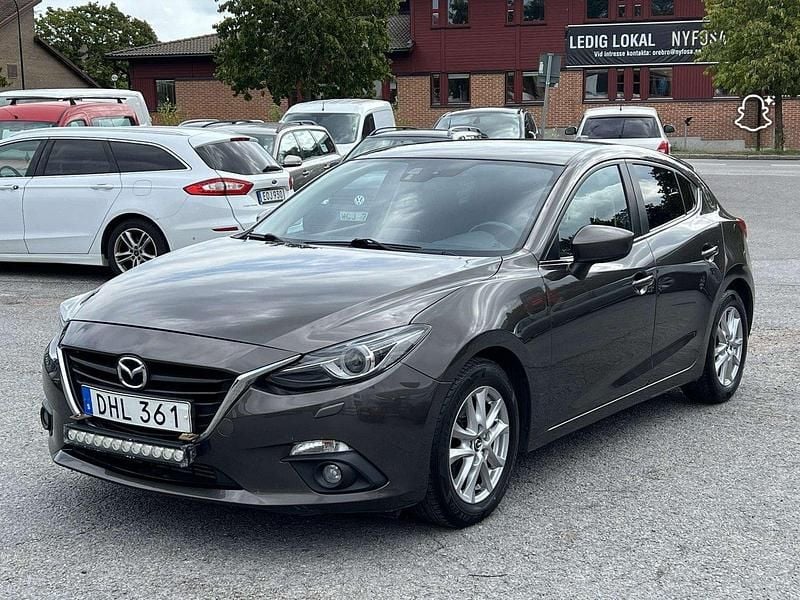 Brun Begagnad 2014 Mazda 3 Inclusive Halvkombi | 98 000 kr (Marknadspris) - Bild 1/4