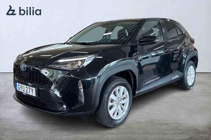 Svart Begagnad 2022 Toyota Yaris Cross SUV | 259 900 kr - Bild 1/1