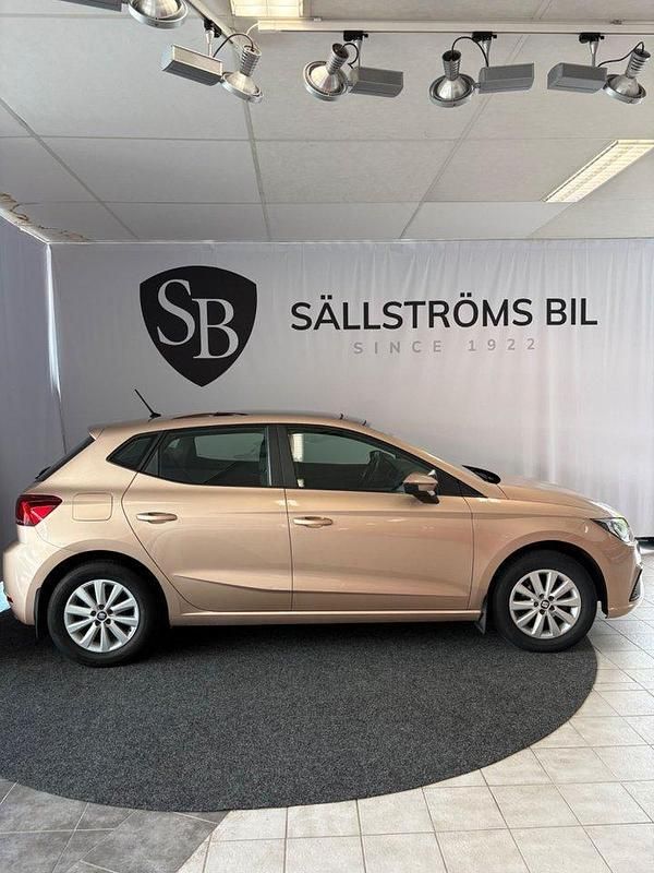 Lila Begagnad 2017 Seat Ibiza Style Halvkombi | 124 500 kr (Lite dyr) - Bild 1/4
