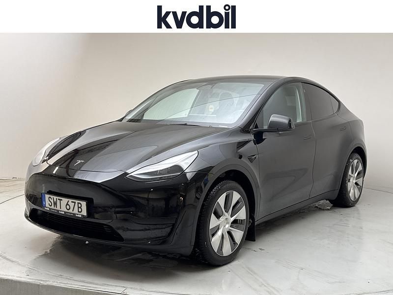 Svart Begagnad 2023 Tesla Model Y Standard Range SUV | 304 900 kr (Bra pris) - Bild 1/3