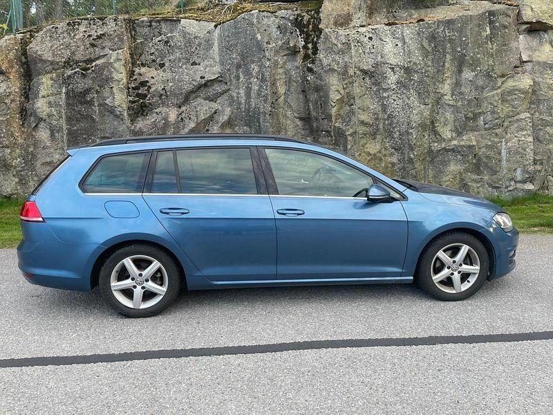 Blå Begagnad 2015 VW Golf VII GT Kombi | 124 000 kr (Marknadspris) - Bild 1/4