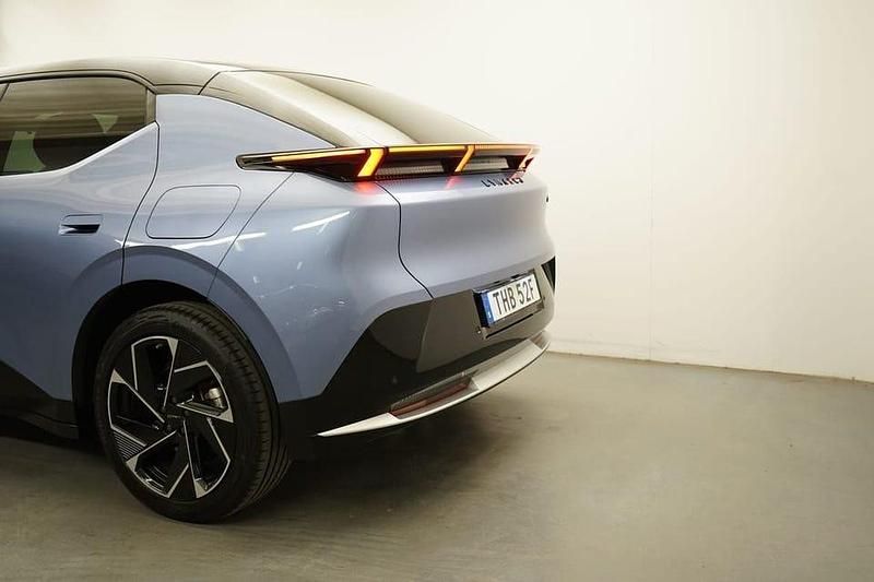 Begagnad Lynk & Co 02 202 kW (275 HK) 2024 Blå SUV