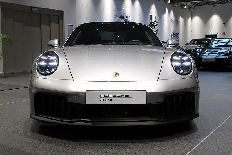 Begagnad Porsche 911 Carrera 4 GTS 485 HK (356 kW) 2025 Silver