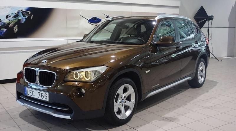 Brun Begagnad 2011 BMW X1 SUV | 119 000 kr (Marknadspris) - Bild 1/4