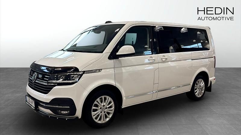 Vit (white) Begagnad 2022 VW Multivan Minibuss | 649 000 kr (Lite dyr) - Bild 1/4