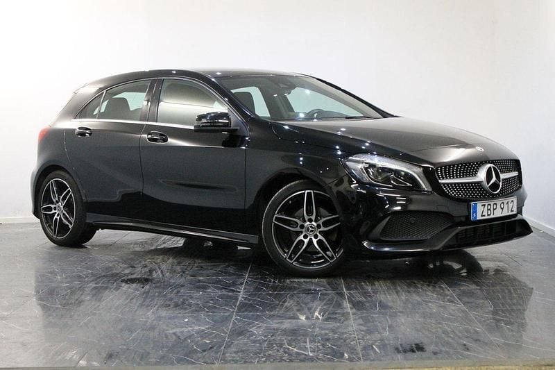 Svart Begagnad 2017 Mercedes A180 Style Halvkombi | 199 900 kr (Marknadspris) - Bild 1/4
