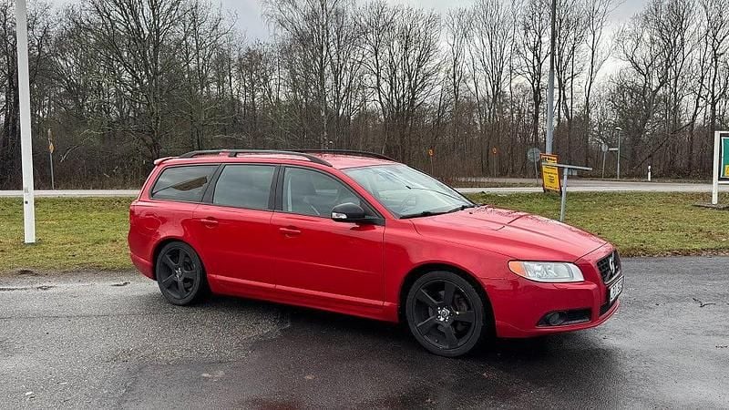 Röd Begagnad 2011 Volvo V70 R-Design Kombi | 65 000 kr (Marknadspris) - Bild 1/4