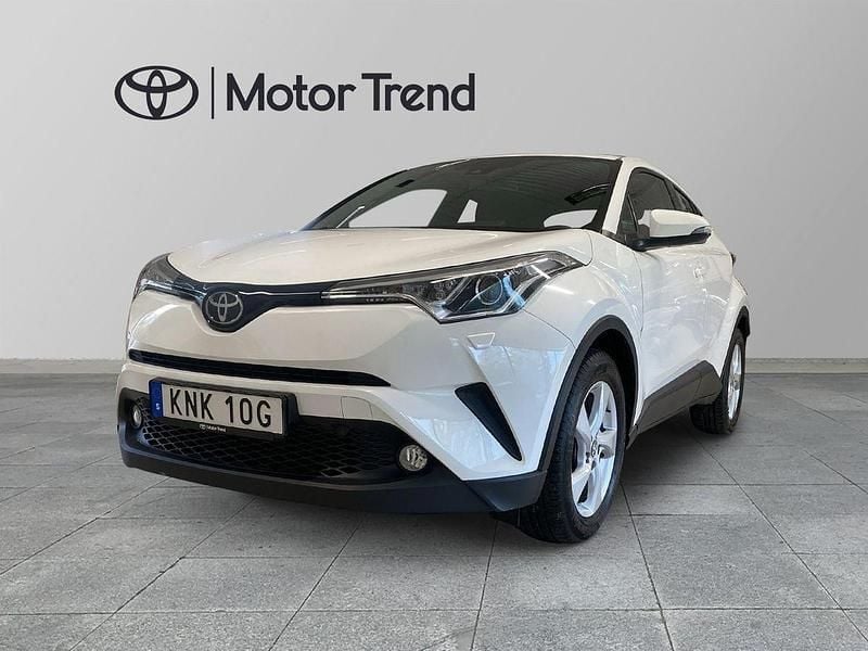 Vit Begagnad 2019 Toyota C-HR Active SUV | 204 900 kr (Bra pris) - Bild 1/4