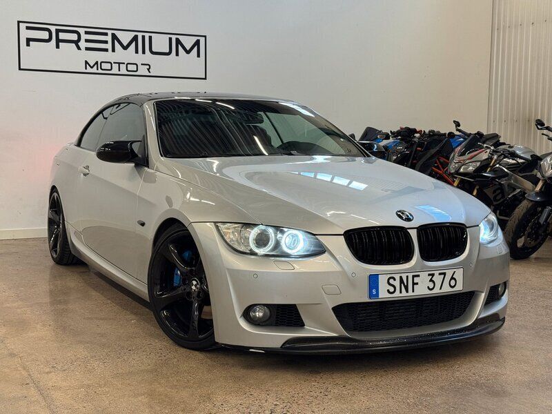 Silver Begagnad 2008 BMW 335 Cabriolet M Sport Cab | 179 900 kr (Lite dyr) - Bild 1/4