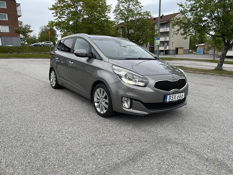 Grå Begagnad 2014 Kia Carens Minibuss | 52 000 kr (Bra pris) - Bild 1/4