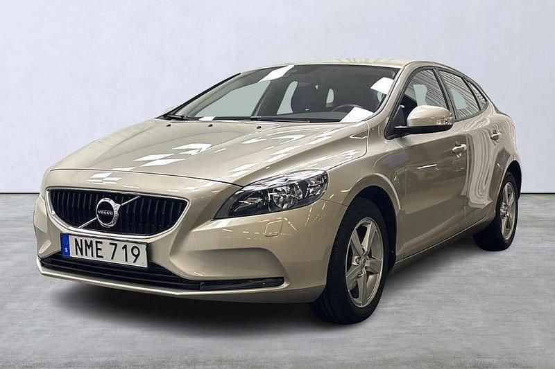 Brun Begagnad 2016 Volvo V40 Business Edition Halvkombi | 179 900 kr (Marknadspris) - Bild 1/4
