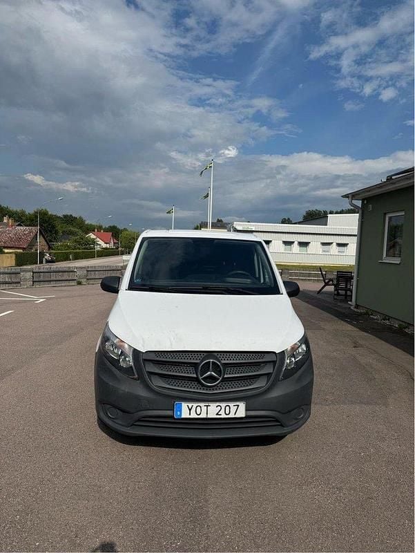 Vit Begagnad 2018 Mercedes Vito Minibuss | 125 000 kr (Bra pris) - Bild 1/4